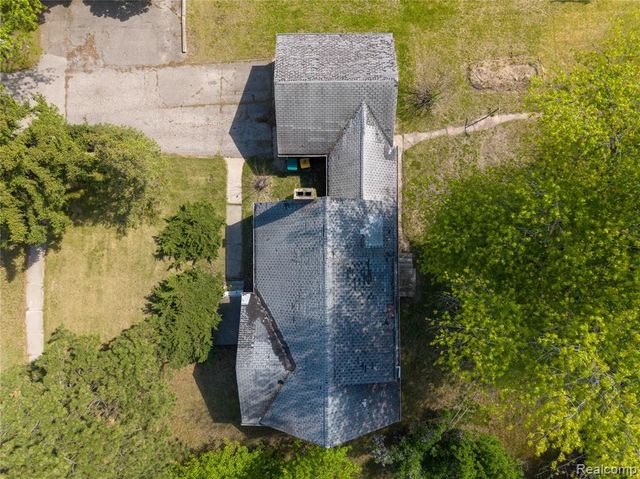9282 Wayne Road, Romulus, MI 48174