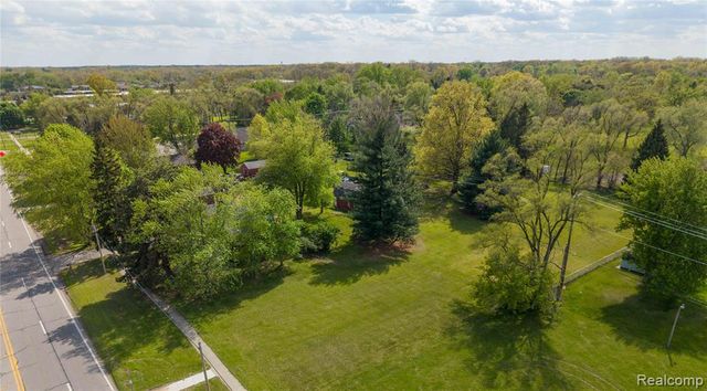 9282 Wayne Road, Romulus, MI 48174