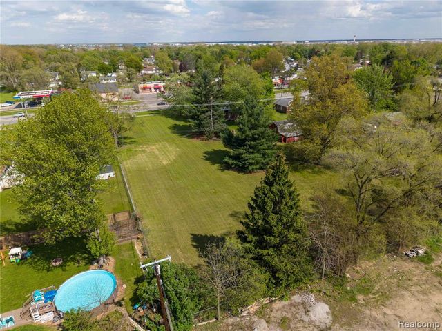 9282 Wayne Road, Romulus, MI 48174
