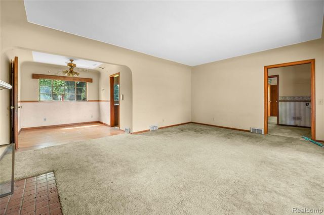 9282 Wayne Road, Romulus, MI 48174