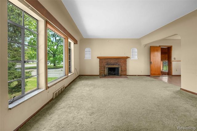 9282 Wayne Road, Romulus, MI 48174