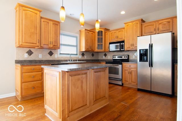 5263 Brooks Bend, Greenwood, IN 46143