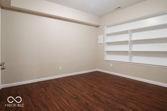 5263 Brooks Bend, Greenwood, IN 46143