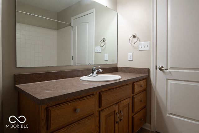 5263 Brooks Bend, Greenwood, IN 46143