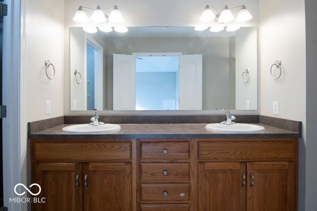 5263 Brooks Bend, Greenwood, IN 46143