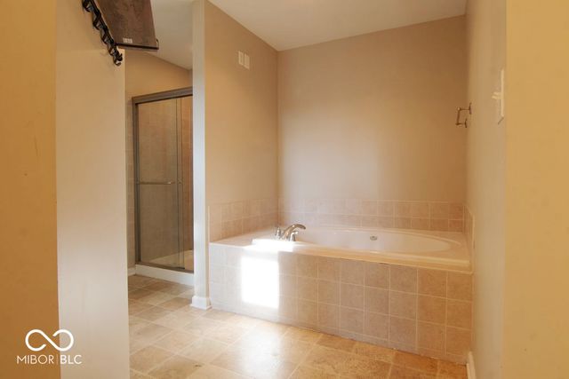 5263 Brooks Bend, Greenwood, IN 46143