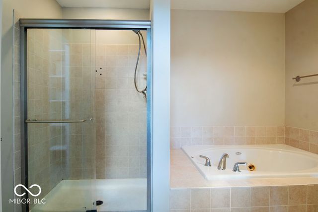 5263 Brooks Bend, Greenwood, IN 46143