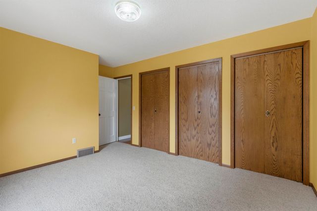 6 Ruyak Point, Minot, ND 58703