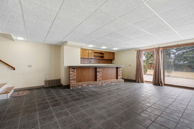 6 Ruyak Point, Minot, ND 58703
