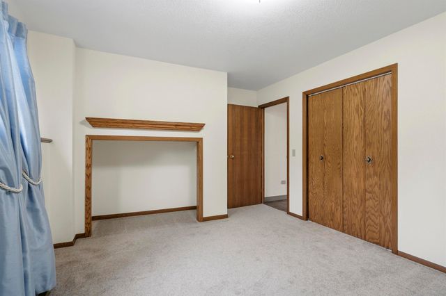 6 Ruyak Point, Minot, ND 58703