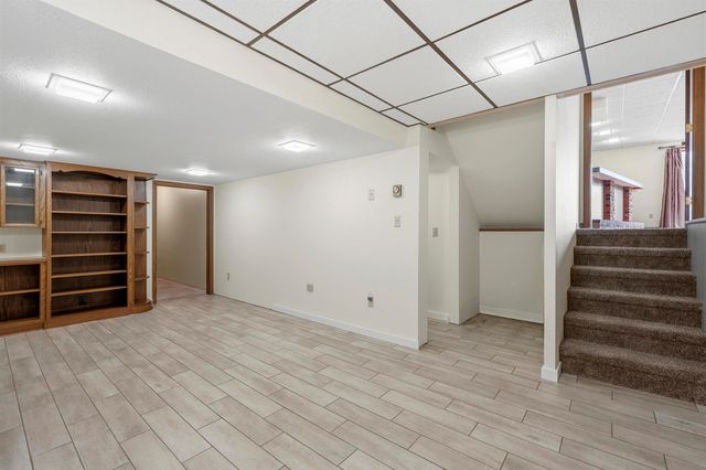 6 Ruyak Point, Minot, ND 58703