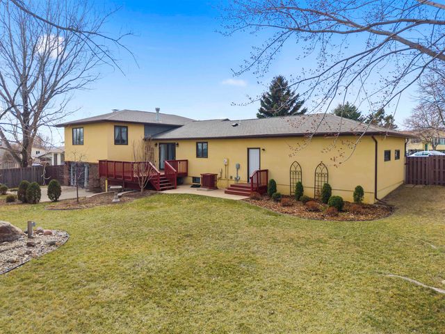 6 Ruyak Point, Minot, ND 58703