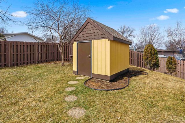 6 Ruyak Point, Minot, ND 58703