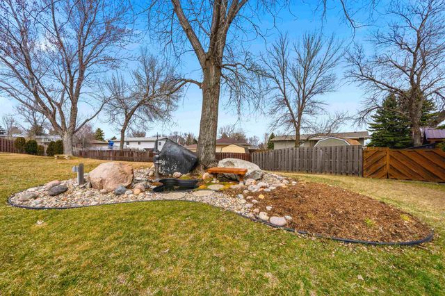 6 Ruyak Point, Minot, ND 58703