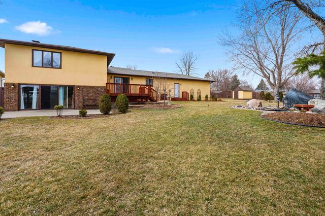 6 Ruyak Point, Minot, ND 58703