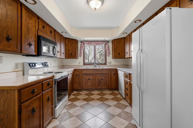 6 Ruyak Point, Minot, ND 58703