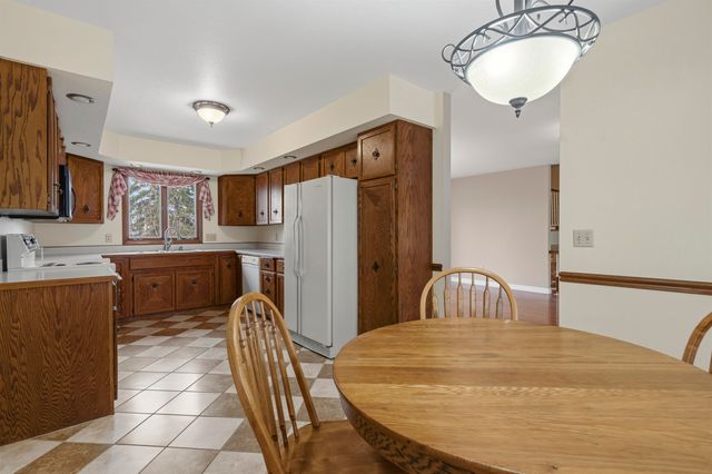 6 Ruyak Point, Minot, ND 58703