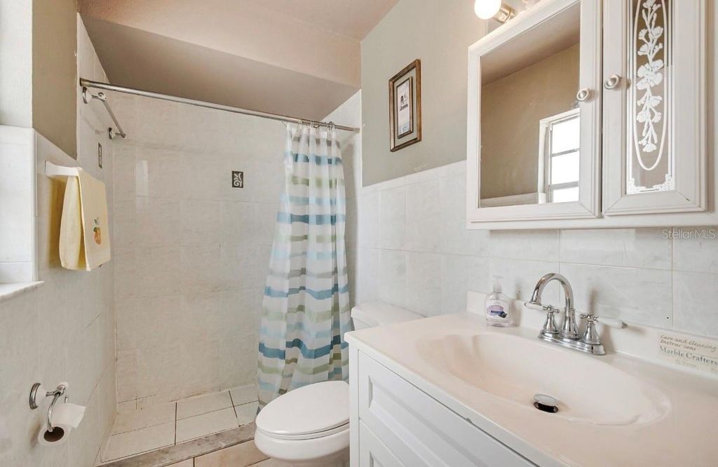 Image 17 of property listing at 2370 VALLEY AVENUE, Kissimmee, FL 34744