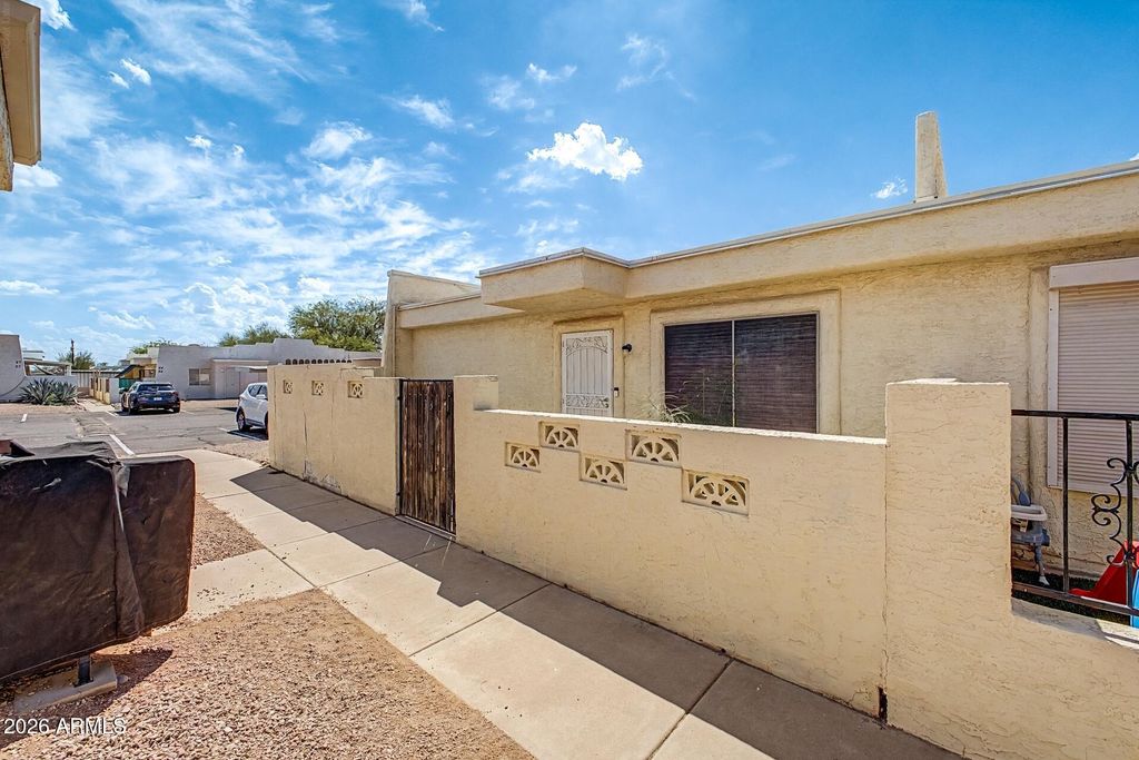 2151 N MERIDIAN Road 33, Apache Junction, AZ 85120 — exterior