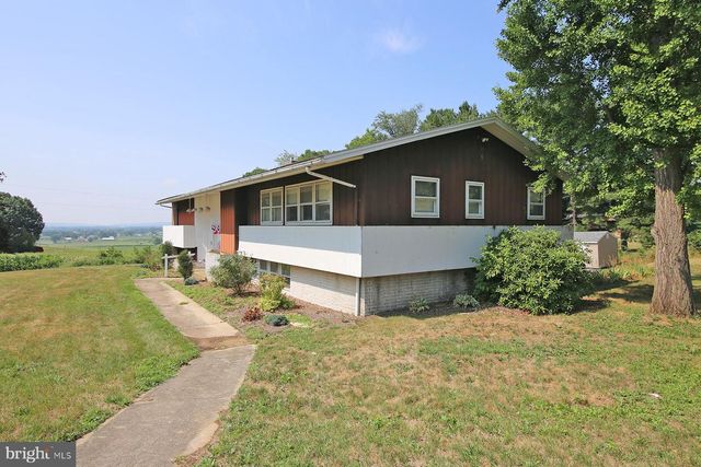 301 GOLF RD, Myerstown, PA 17067