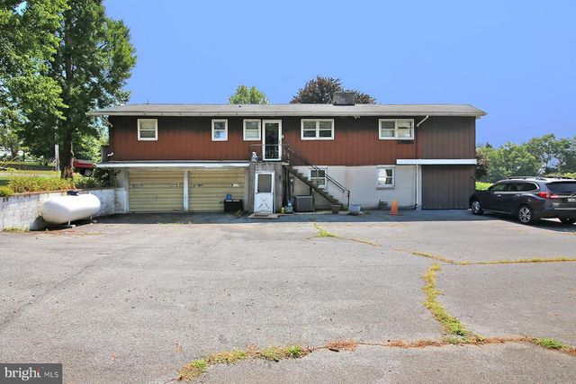 301 GOLF RD, Myerstown, PA 17067