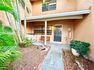 10554 NW 3rd St, Pembroke Pines, FL 33026