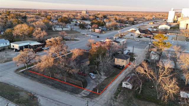 111 W York Street, Ganado, TX 77962