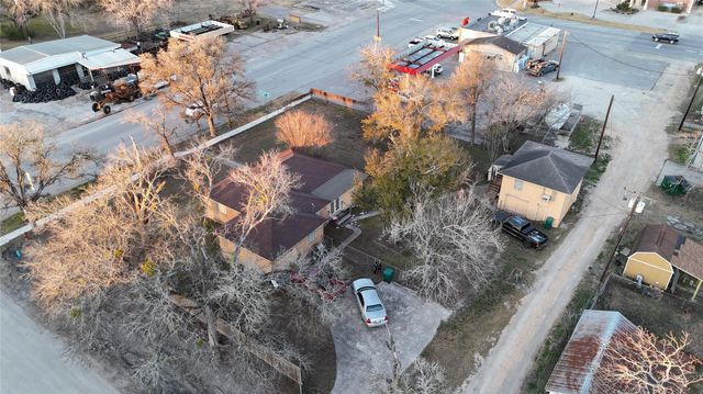 111 W York Street, Ganado, TX 77962