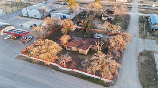 111 W York Street, Ganado, TX 77962