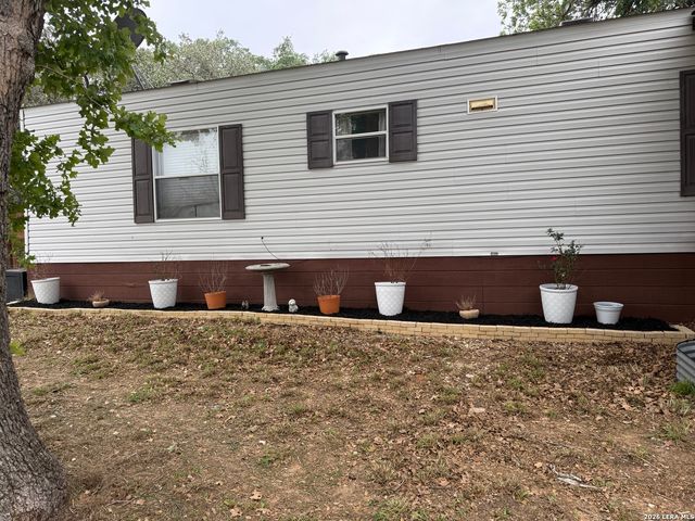 240 creekside, Floresville, TX 78114