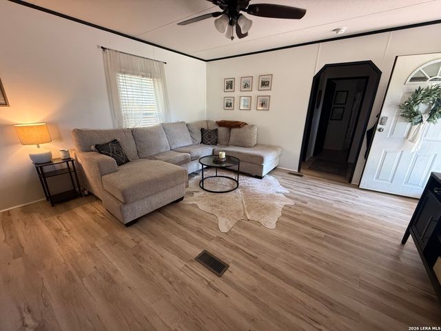 240 creekside, Floresville, TX 78114