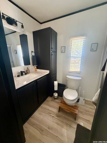 240 creekside, Floresville, TX 78114