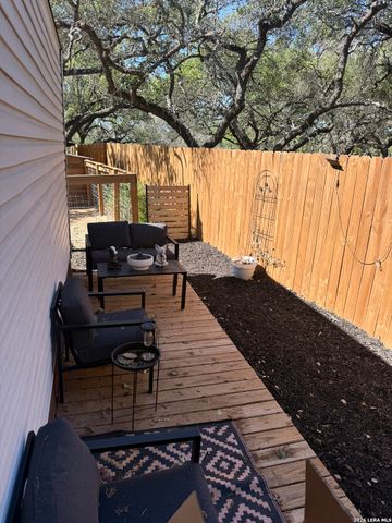 240 creekside, Floresville, TX 78114