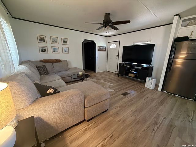 240 creekside, Floresville, TX 78114