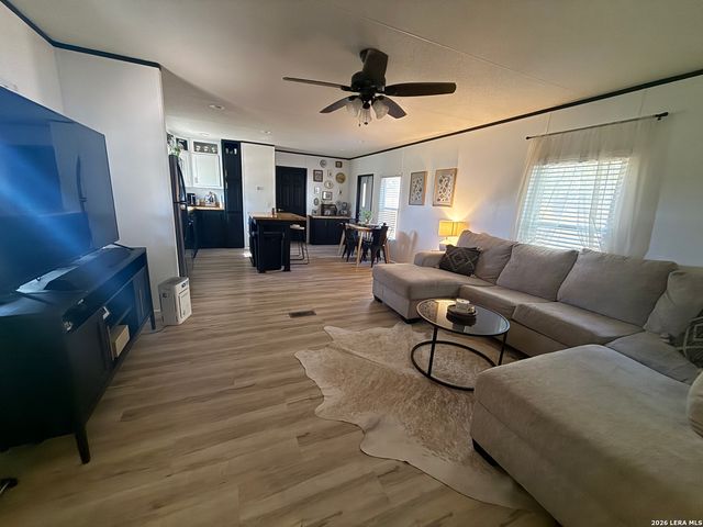 240 creekside, Floresville, TX 78114
