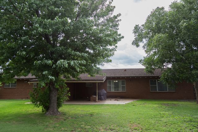 904 Itasca Street, Plainview, TX 79072