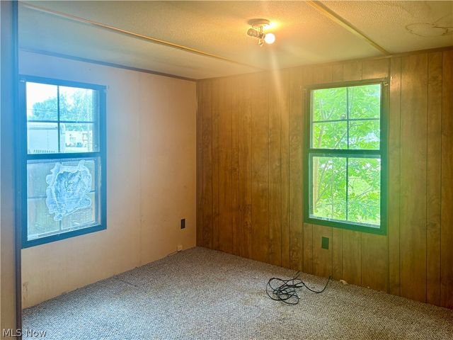 1879 Difford Drive, Niles, OH 44446