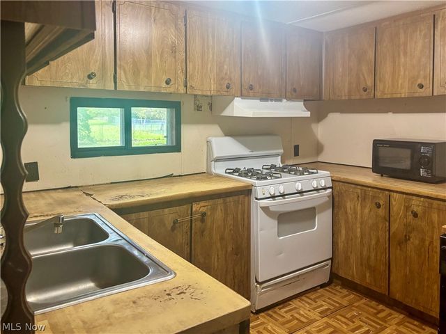 1879 Difford Drive, Niles, OH 44446
