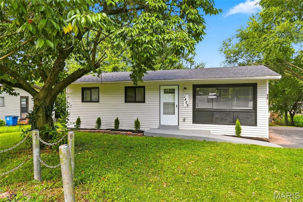 1409 Moran Drive, Hazelwood, MO 63135