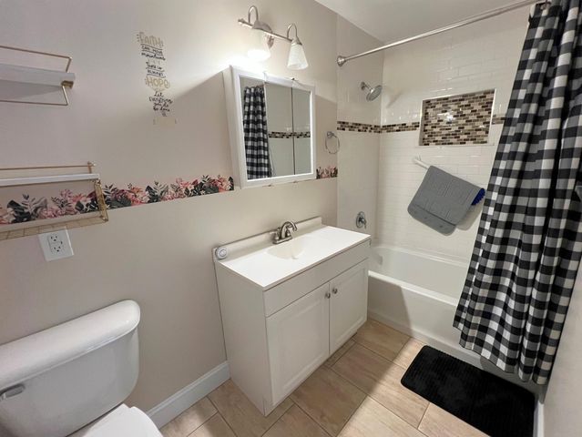 5 Autumn Leaf Dr Apt 16, Nashua, NH 03060