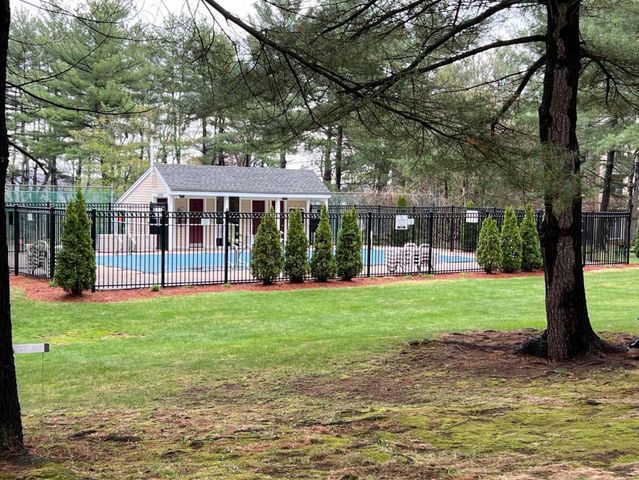 5 Autumn Leaf Dr Apt 16, Nashua, NH 03060