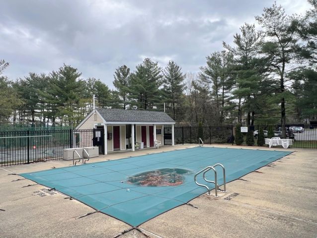 5 Autumn Leaf Dr Apt 16, Nashua, NH 03060