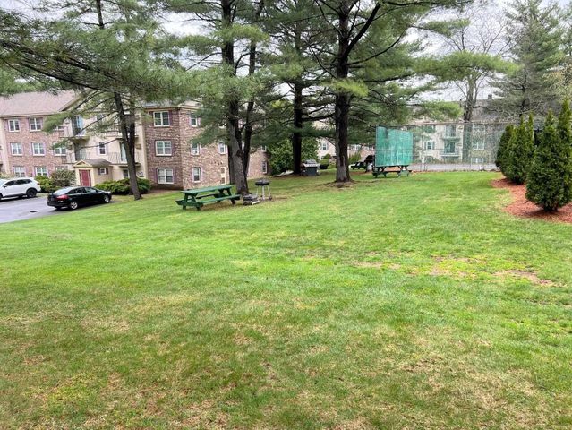 5 Autumn Leaf Dr Apt 16, Nashua, NH 03060