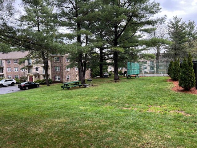 5 Autumn Leaf Dr Apt 16, Nashua, NH 03060