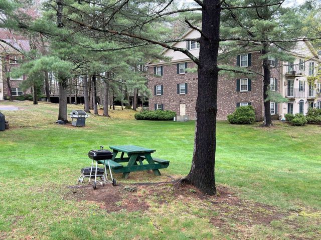 5 Autumn Leaf Dr Apt 16, Nashua, NH 03060