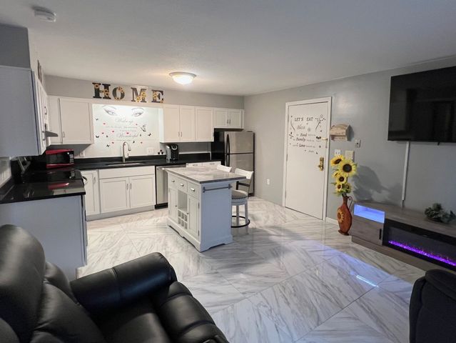 5 Autumn Leaf Dr Apt 16, Nashua, NH 03060