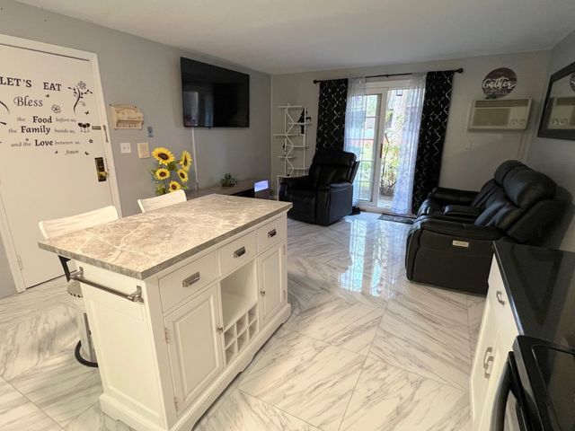 5 Autumn Leaf Dr Apt 16, Nashua, NH 03060