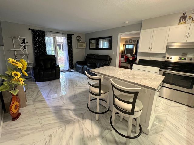 5 Autumn Leaf Dr Apt 16, Nashua, NH 03060