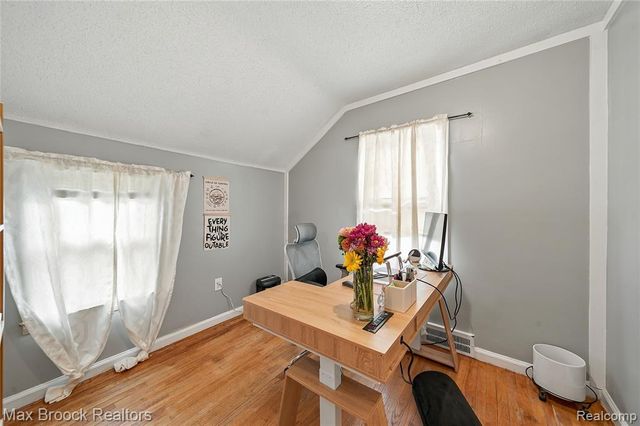 19782 Sumner, Redford, MI 48240