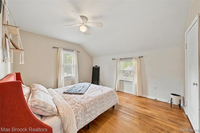 19782 Sumner, Redford, MI 48240